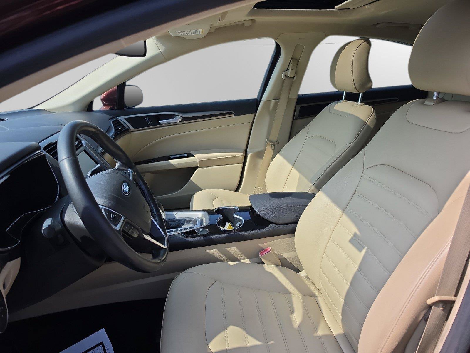 Used 2015 Ford Fusion SE w/ Equipment Group 202A FWD image 11