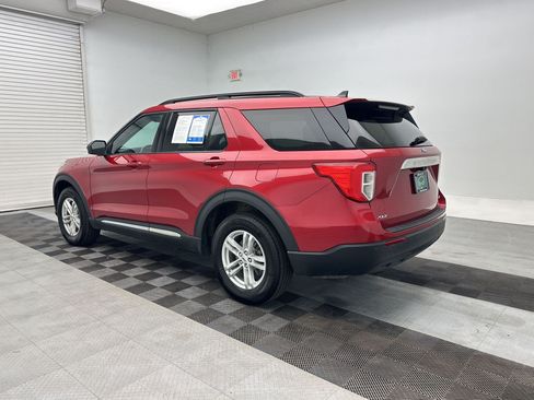 Used 2022 Ford Explorer XLT AWD/4WD image 3