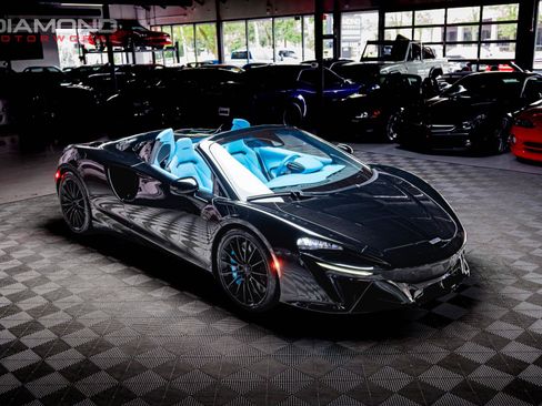 Used 2026 McLaren Artura Spider RWD image 85
