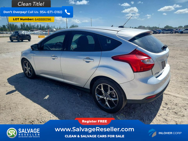 Used 2014 Ford Focus SE w/ Equipment Group 201A FWD image 3