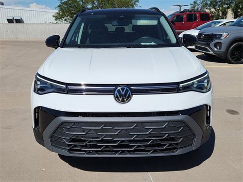 New 2025 Volkswagen Taos SE image 5