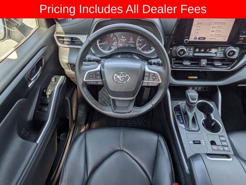 Used 2023 Toyota Highlander XLE FWD image 18