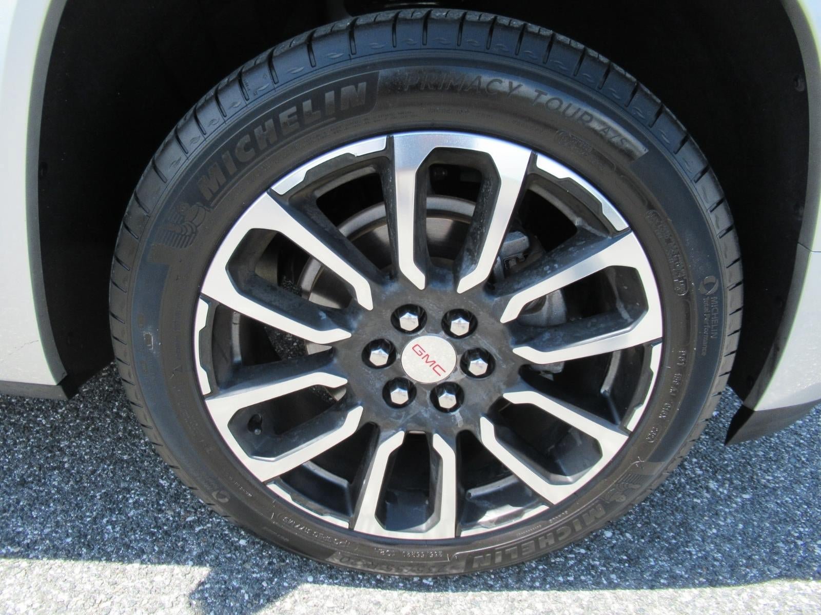 Used 2020 GMC Acadia Denali w/ Technology Package FWD image 8