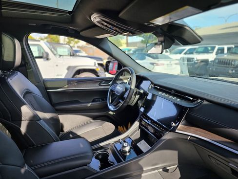 New 2026 Jeep Grand Cherokee L 4WD image 24