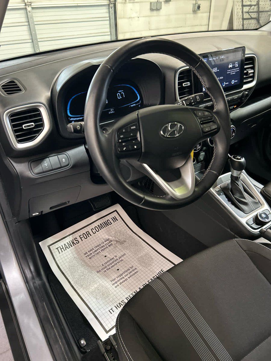Used 2023 Hyundai Venue SEL FWD image 9