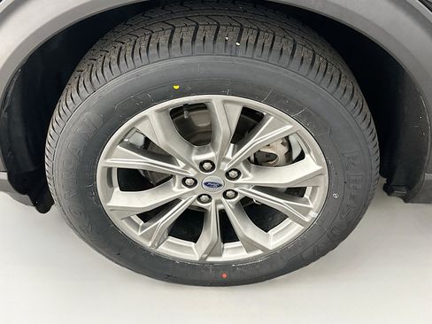 Used 2023 Ford Explorer XLT w/ Equipment Group 202A AWD/4WD image 11