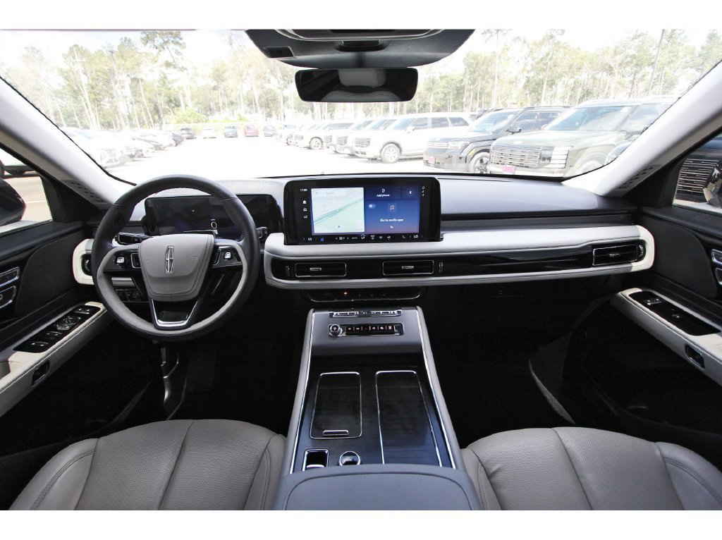 Used 2025 Lincoln Aviator 2WD image 13