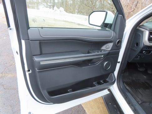 Used 2024 Ford Expedition Max XLT image 31