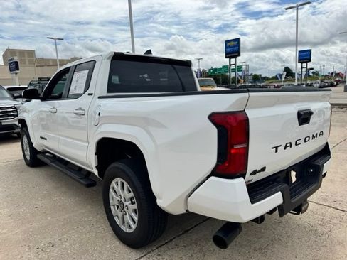 Used 2024 Toyota Tacoma SR5 AWD/4WD image 5