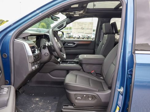 New 2026 GMC Yukon XL Denali w/ Denali Reserve Package AWD/4WD image 8