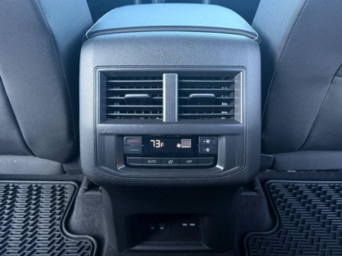 Used 2023 Volkswagen Atlas SE image 33
