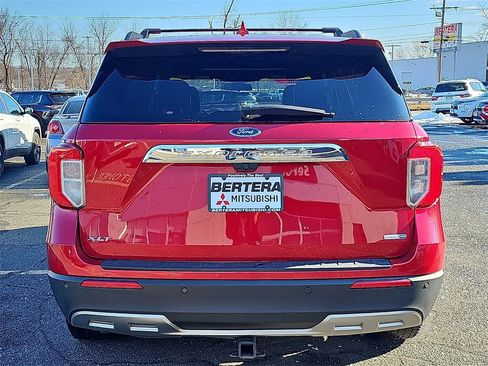 Used 2020 Ford Explorer XLT w/ Equipment Group 202A image 5