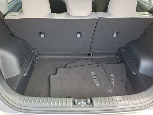 Used 2025 Kia Soul LX w/ LX Technology Package FWD image 8