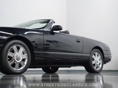 Used 2005 Ford Thunderbird RWD image 22
