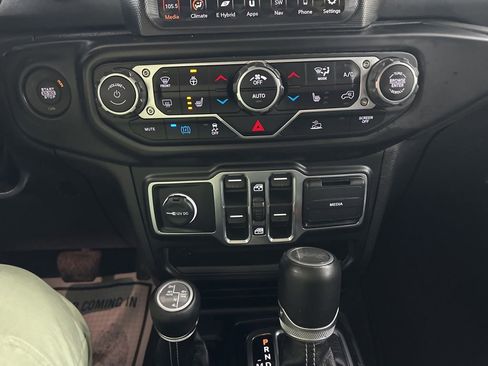 Used 2023 Jeep Wrangler Unlimited Sahara w/ Cold Weather Group image 43