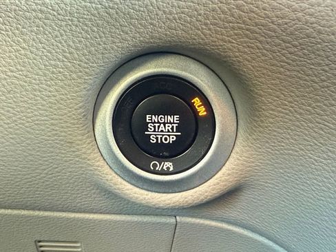 Used 2021 Chrysler Pacifica Touring-L image 23