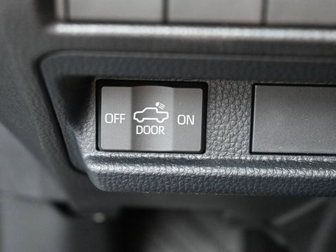 Certified 2025 Toyota Tacoma SR5 AWD/4WD image 16