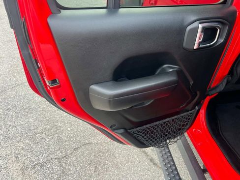 Used 2018 Jeep Wrangler Unlimited Rubicon image 21