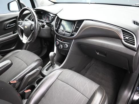 Used 2020 Chevrolet Trax LT w/ LT Convenience Package image 40