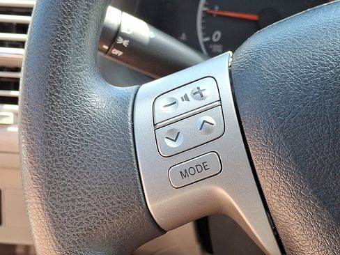 Used 2013 Toyota Corolla LE image 21