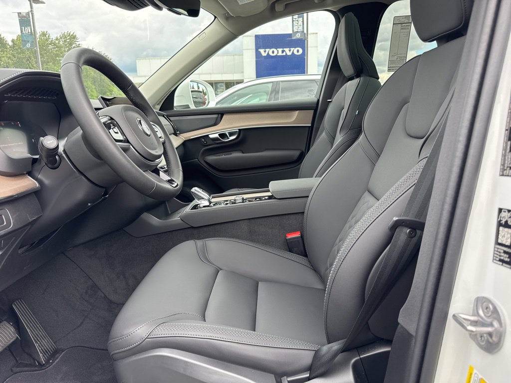 New 2026 Volvo XC90 T8 Plus w/ Protection Package AWD/4WD image 4