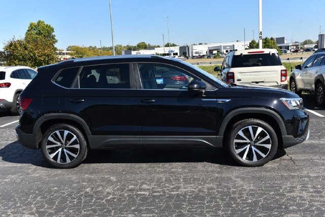 Certified 2023 Volkswagen Taos SE w/ Panoramic Sunroof Package AWD/4WD image 5