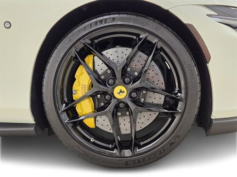 Used 2022 Ferrari Roma image 8