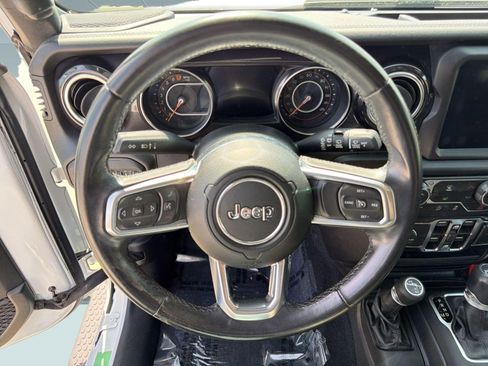 Used 2020 Jeep Wrangler Unlimited Sahara image 17