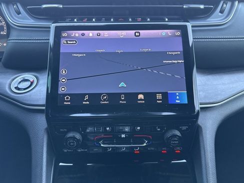 Used 2024 Jeep Grand Cherokee Limited w/ Luxury Tech Group II image 8