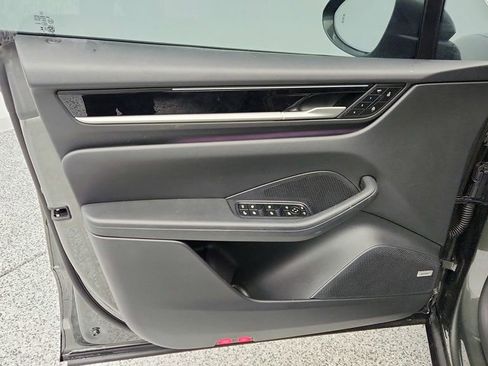 Used 2025 Porsche Macan Electric w/ Premium Package image 11