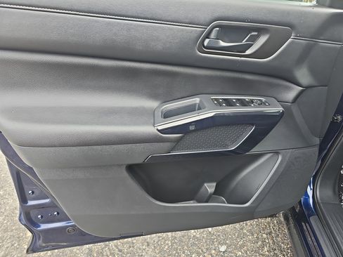 Certified 2025 Nissan Pathfinder SV image 15