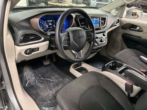 Used 2019 Chrysler Pacifica Touring Plus FWD image 15