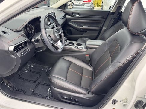 Used 2020 Nissan Altima 2.5 SR w/ Premium Package image 11