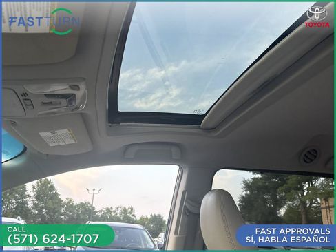 Used 2014 Toyota Sienna XLE FWD image 18