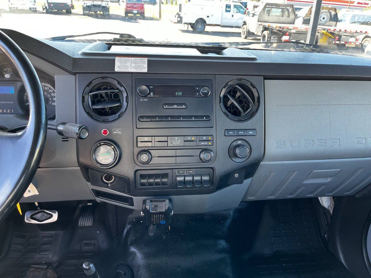 Used 2013 Ford F750 2WD Regular Cab Super Duty image 12