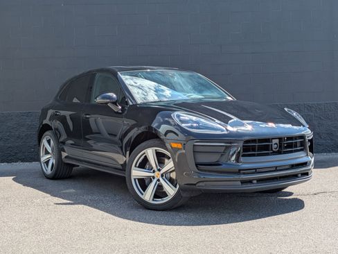 New 2025 Porsche Macan image 7