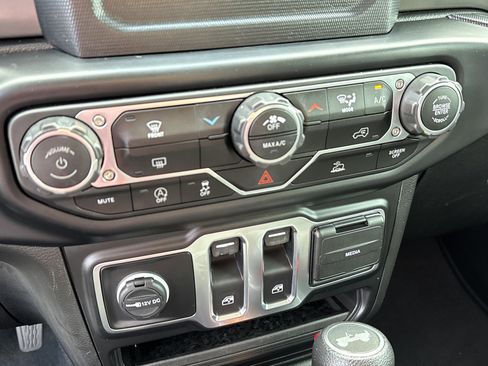 Used 2022 Jeep Wrangler Sport S image 31