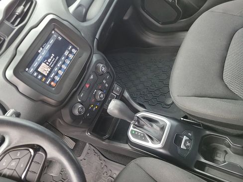 Used 2019 Jeep Renegade Altitude w/ Quick Order Package 2XM FWD image 36