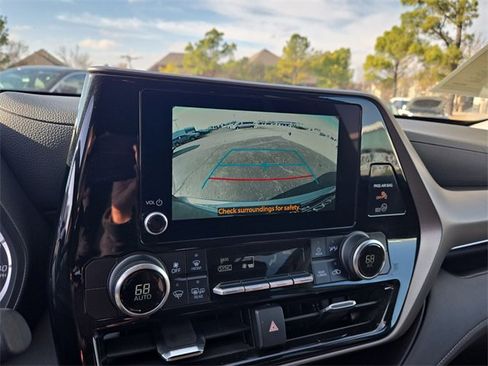 Used 2024 Toyota Highlander LE image 26