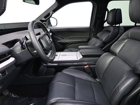 New 2025 Lincoln Navigator Reserve w/ Jet Appearance Package image 13