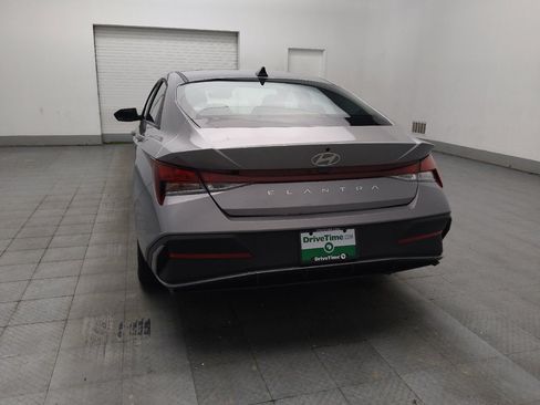 Used 2025 Hyundai Elantra SE FWD image 6