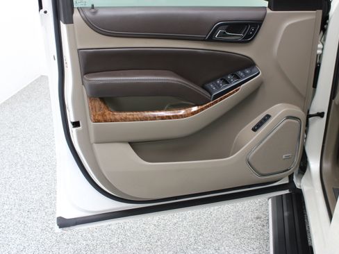 Used 2015 Chevrolet Tahoe LTZ RWD image 12