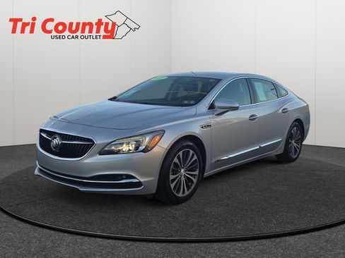 Used 2017 Buick LaCrosse Essence FWD image 3