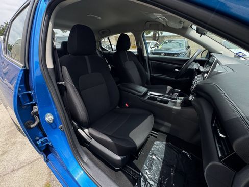 Used 2025 Nissan Sentra SV FWD image 35