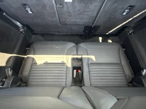 Used 2018 Land Rover Discovery HSE AWD/4WD image 2