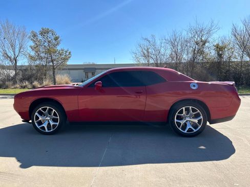 Used 2016 Dodge Challenger SXT Plus image 9