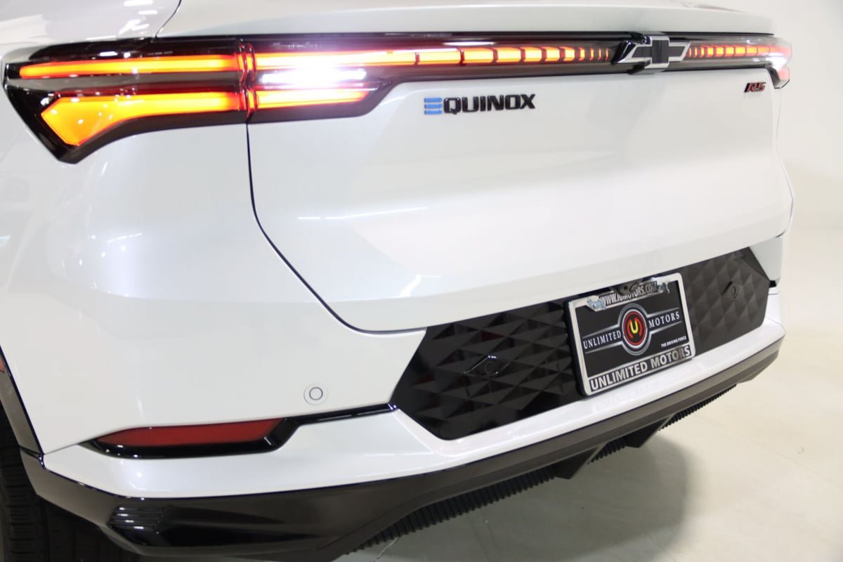 Used 2025 Chevrolet Equinox EV RS FWD image 74