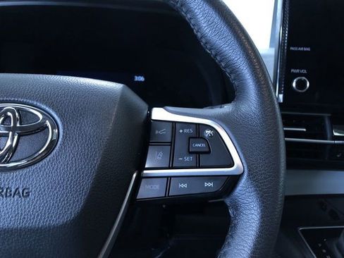 Certified 2025 Toyota Sienna XLE image 27