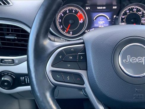 Used 2020 Jeep Cherokee Limited image 24