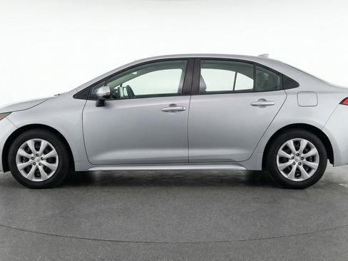 Used 2025 Toyota Corolla LE FWD image 5